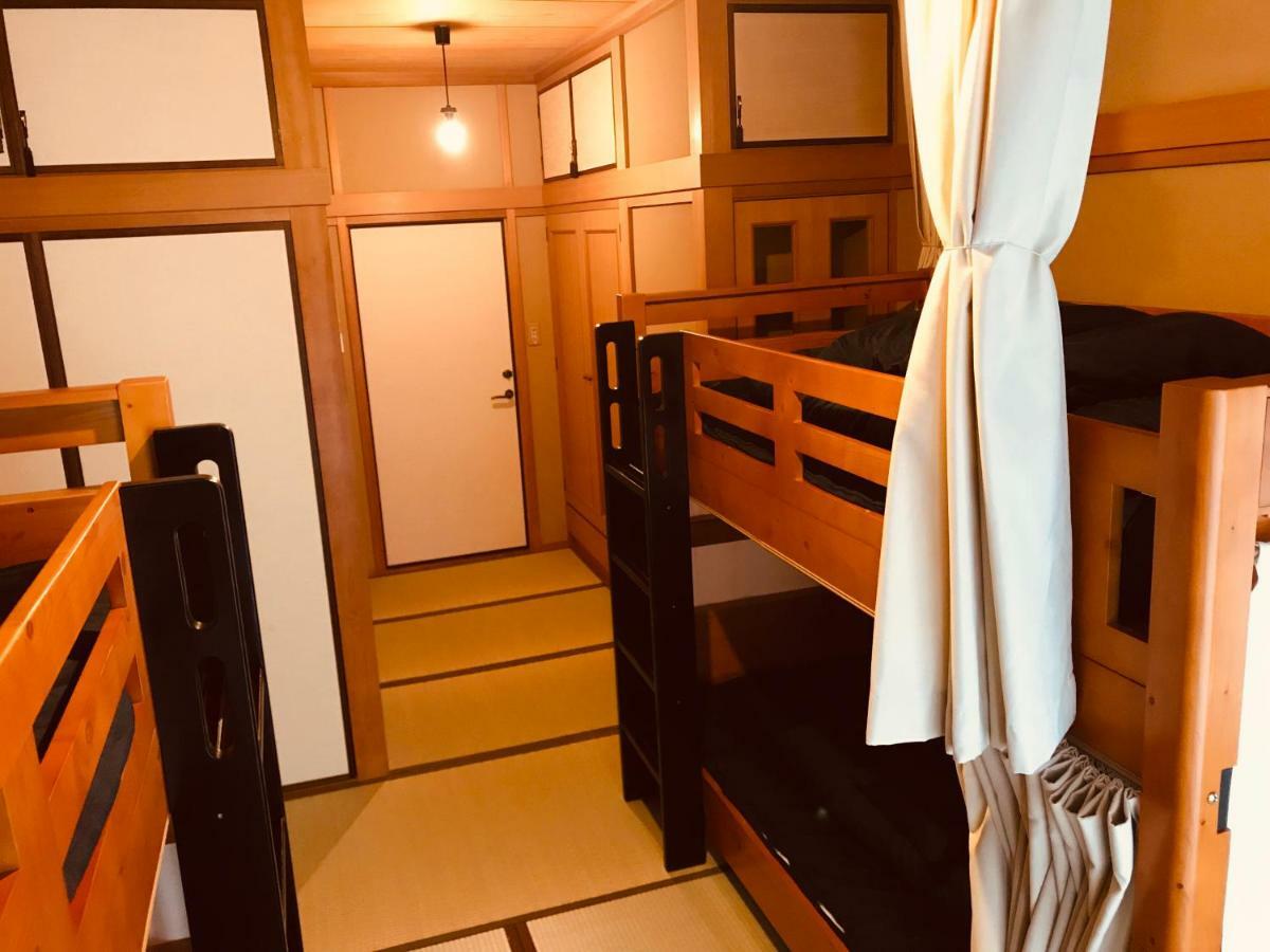 Ropeway St. Guesthouse Мацуяма Екстер'єр фото