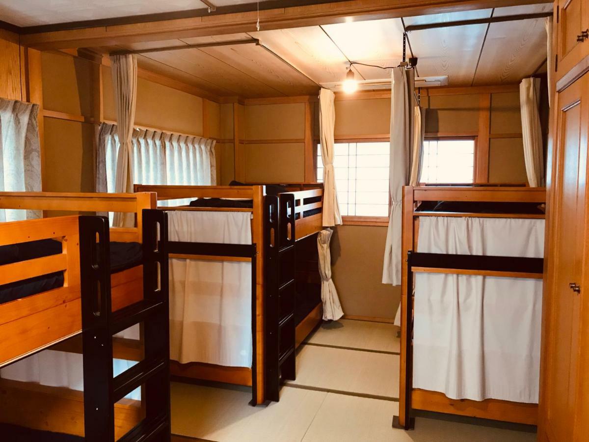 Ropeway St. Guesthouse Мацуяма Екстер'єр фото